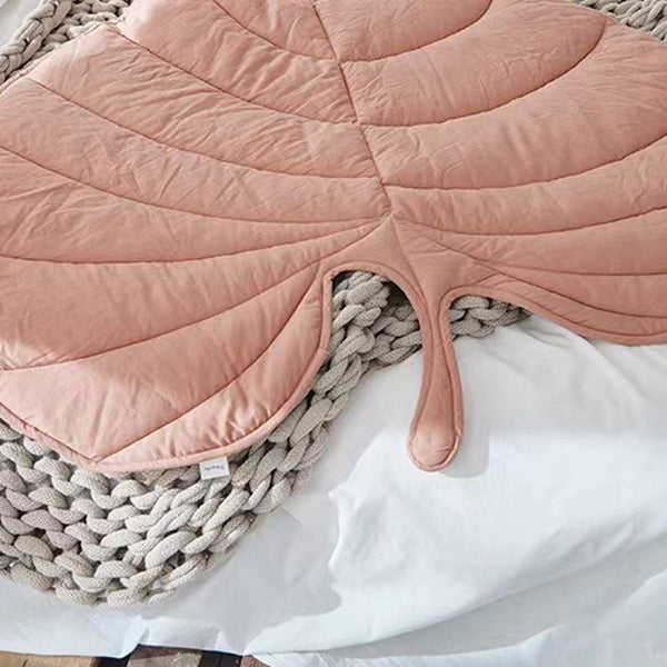Breathable Cooling Dog Mat - Leaf-Shaped Washable Dog Mat