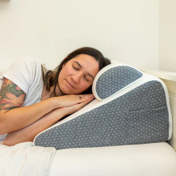 The Premium Wedge Pillow – Elevate Your Sleep & Breathe Easier