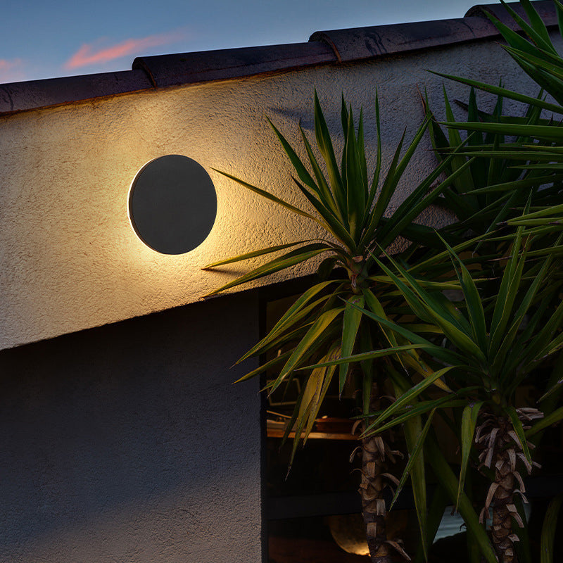 Klyne Minimalist Outdoor Wall Lamp