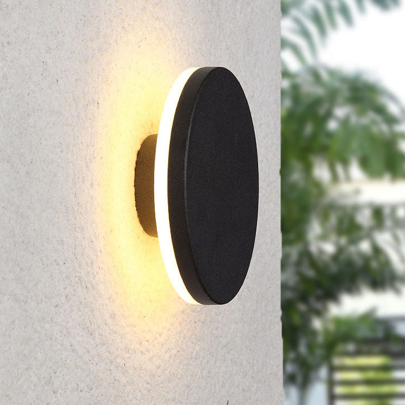 Klyne Minimalist Outdoor Wall Lamp
