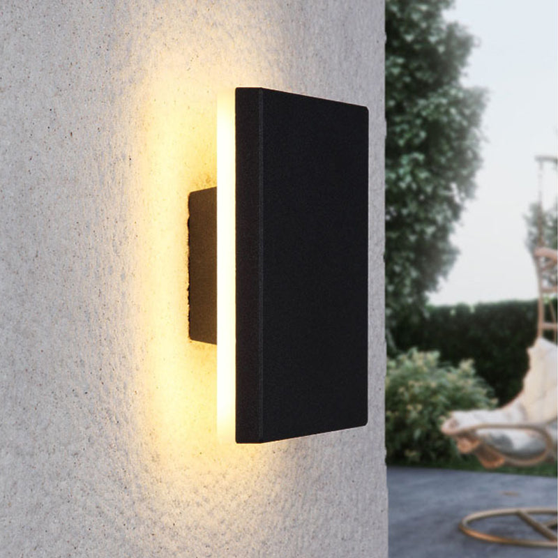 Klyne Minimalist Outdoor Wall Lamp