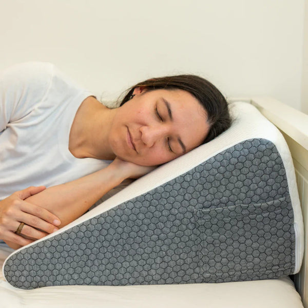 The Premium Wedge Pillow – Elevate Your Sleep & Breathe Easier