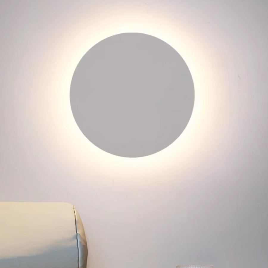 Klyne Minimalist Outdoor Wall Lamp